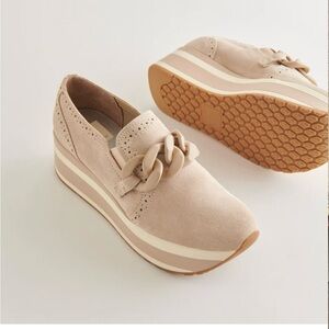 6.5 Dolce Vita Beige Suede Jhenee platform loafer sneaker - NWT